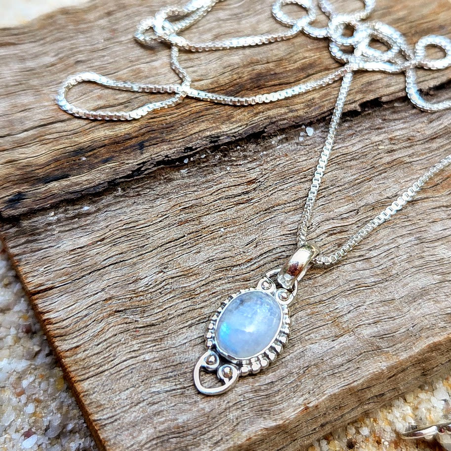 PETITE MOONSTONES - MOONSTONE 925 PENDANT NECKLACE